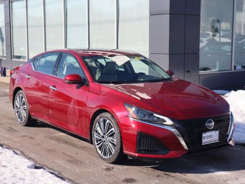 Certified 2025 Nissan Altima 2.5 SL FWD image 2