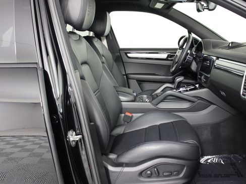 Certified 2022 Porsche Cayenne Platinum Edition AWD/4WD image 31