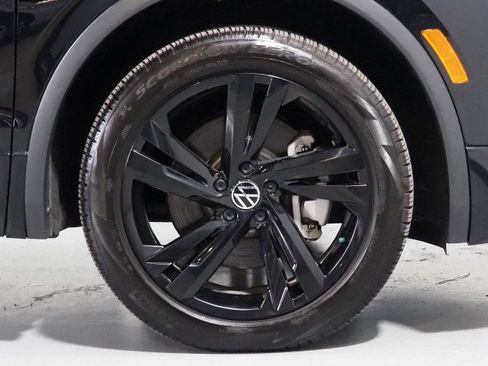 Used 2024 Volkswagen Tiguan SE R-Line w/ MDO Package, Three-Row image 40