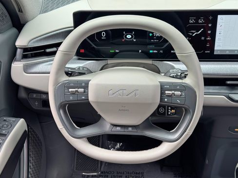 Used 2025 Kia EV9 Wind AWD/4WD image 20