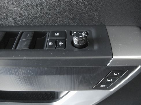 Used 2022 Toyota Tundra Platinum image 12