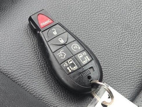 Used 2012 Chrysler Town & Country Touring-L w/ Entertainment Group #2 FWD image 42