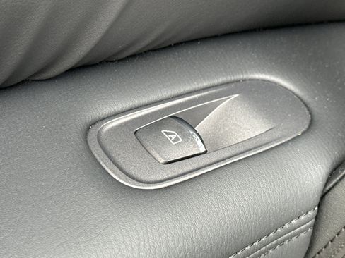 Used 2024 Nissan Armada SV image 30