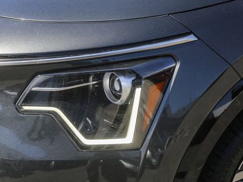 Used 2023 Kia Niro EX Touring image 6