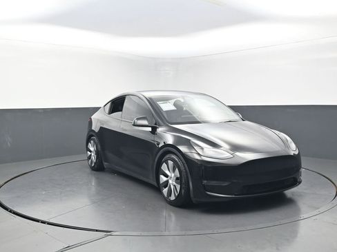 Used 2023 Tesla Model Y Long Range AWD/4WD image 2