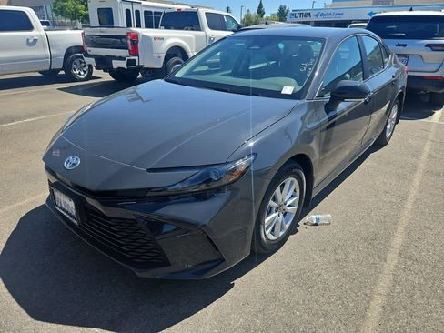 Used 2026 Toyota Camry LE w/ Convenience Package FWD image 1