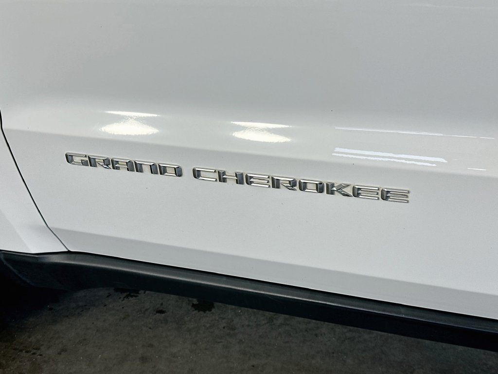 Used 2015 Jeep Grand Cherokee Limited AWD/4WD image 29