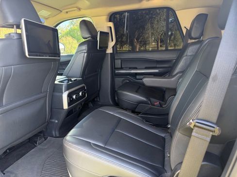 Used 2022 Ford Expedition XLT AWD/4WD image 18