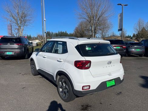 Used 2025 Hyundai Venue SEL image 5