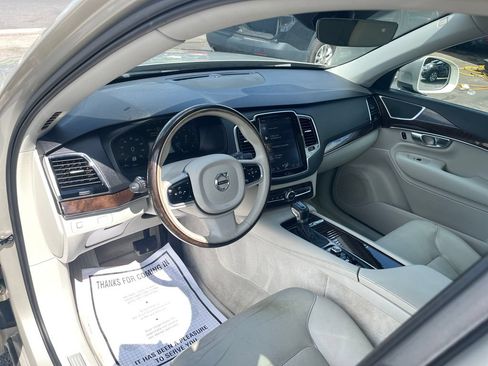 Used 2016 Volvo XC90 T6 Momentum w/ Momentum Plus Package AWD/4WD image 12