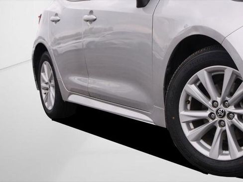 Certified 2023 Toyota Corolla SE w/ SE Premium Package FWD image 3