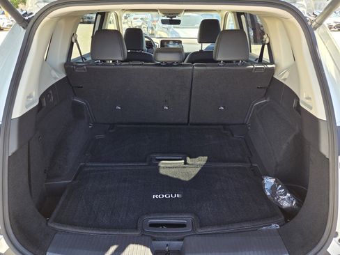 Used 2023 Nissan Rogue Platinum image 9