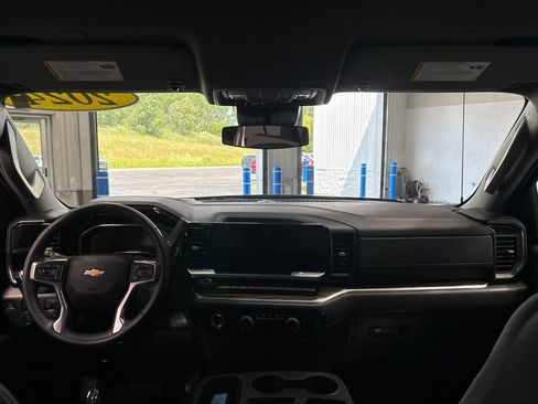 Used 2024 Chevrolet Silverado 1500 LT AWD/4WD image 11