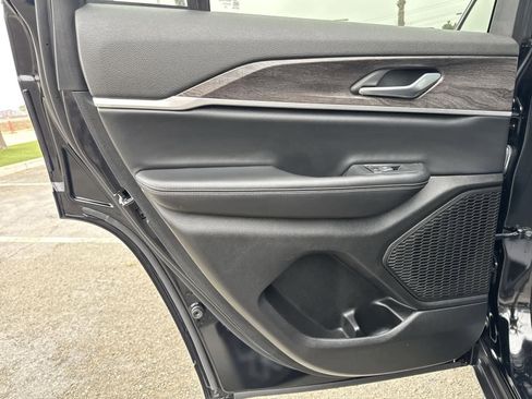 Used 2024 Jeep Grand Cherokee Limited image 25