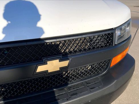 Used 2022 Chevrolet Express 2500 w/ Driver Convenience Package image 24
