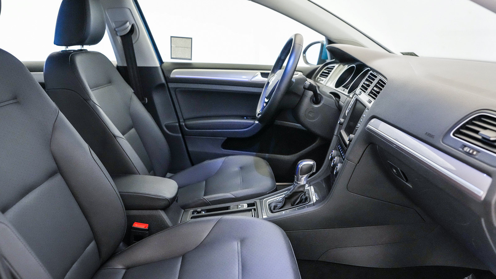 Used 2016 Volkswagen e-Golf SEL Premium FWD image 17