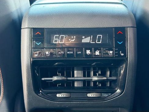 Used 2022 Jeep Grand Cherokee Summit AWD/4WD image 20