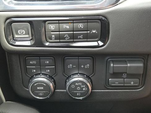 New 2026 GMC Yukon XL Denali w/ Denali Reserve Package AWD/4WD image 14