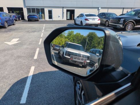 Used 2024 Hyundai Palisade Limited FWD image 12