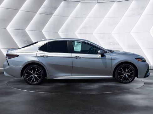 Used 2023 Toyota Camry SE FWD image 6