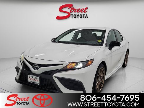 Certified 2024 Toyota Camry SE image 1