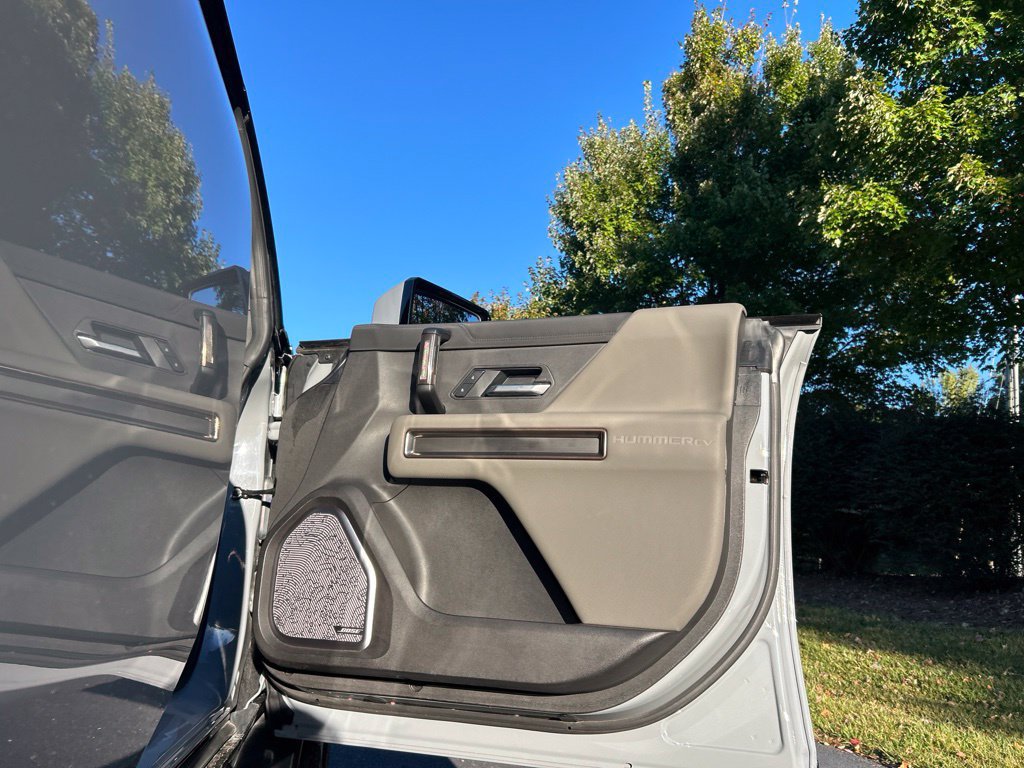 Used 2025 GMC Hummer EV 2X w/ LPO, Sport Package AWD/4WD image 65