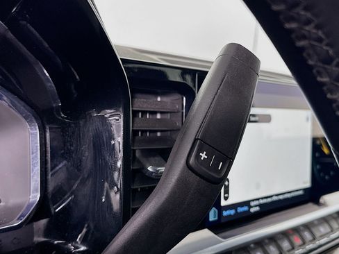 Used 2023 Chevrolet Silverado 1500 LT AWD/4WD image 25