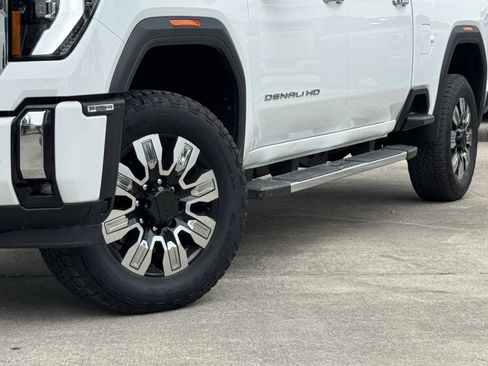 Used 2025 GMC Sierra 2500 Denali AWD/4WD image 3