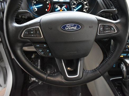 Used 2019 Ford Escape Titanium AWD/4WD image 11