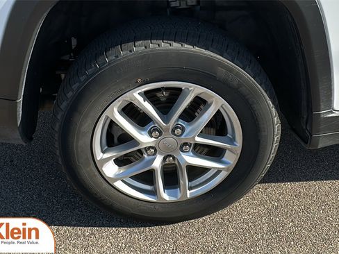 Used 2024 Jeep Grand Cherokee L Laredo w/ Luxury Tech Group I image 9