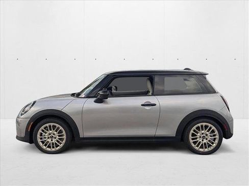 Used 2025 MINI Cooper 2-Door Hardtop FWD image 5