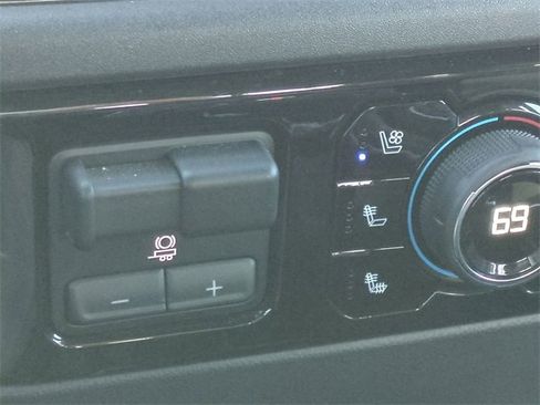 Certified 2024 Chevrolet Silverado 1500 ZR2 w/ Technology Package image 27