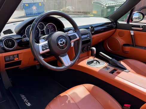 Used 2006 MAZDA MX-5 Miata Grand Touring w/ Premium Pkg RWD image 12