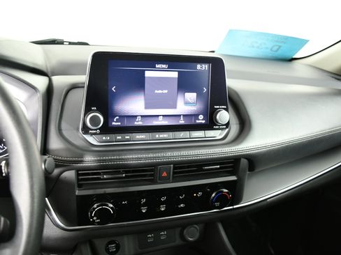 Used 2024 Nissan Rogue S image 26