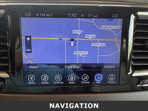 Used 2017 Chrysler Pacifica Touring-L w/ Tire & Wheel Group image 17