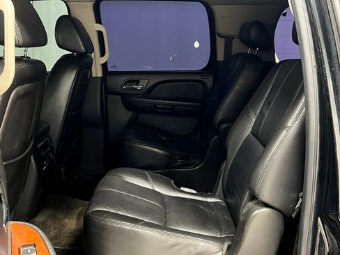 Used 2008 Chevrolet Suburban LTZ w/ LTZ Preferred Equipment Group AWD/4WD image 29
