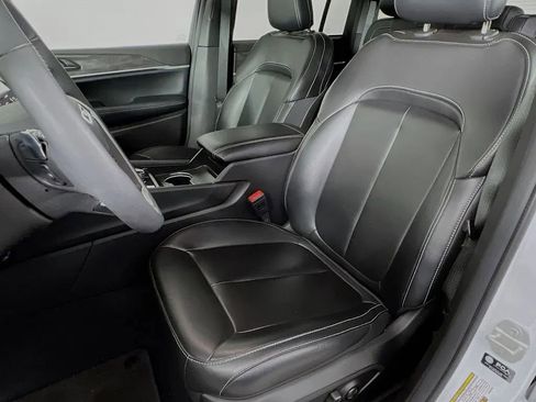 Used 2024 Jeep Grand Cherokee Limited w/ Black Appearance Package image 22