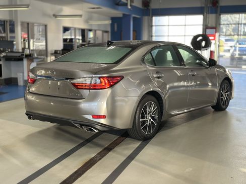 Used 2018 Lexus ES 350 w/ Luxury Package w/Wood Trim FWD image 5