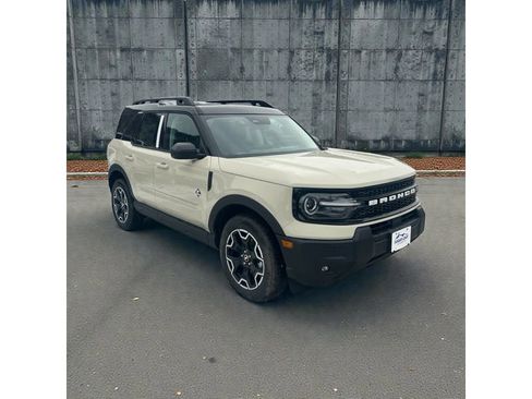New 2025 Ford Bronco Sport Outer Banks image 2