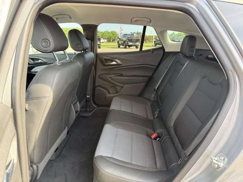 Used 2025 Chevrolet Trax LT FWD image 11