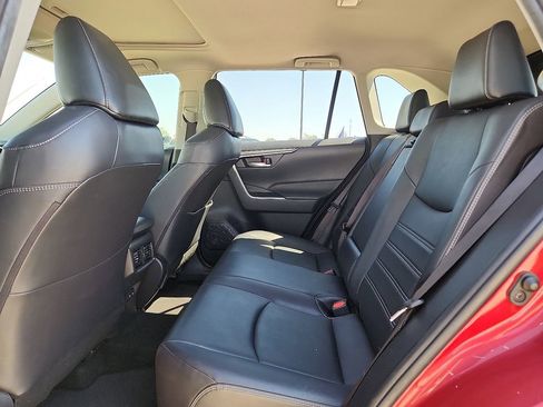 Used 2019 Toyota RAV4 XLE Premium FWD image 12