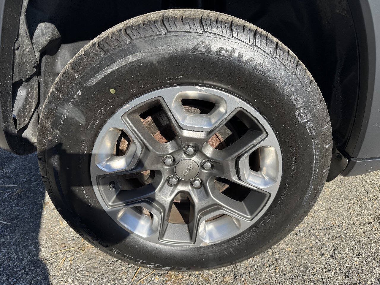 Used 2019 Jeep Cherokee Trailhawk w/ Comfort/Convenience Group AWD/4WD image 14