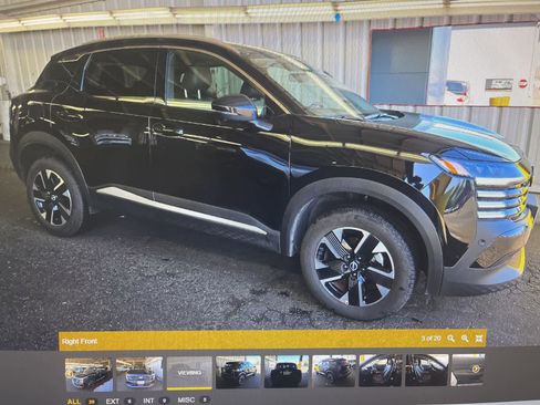 Used 2025 Nissan Kicks SR image 2