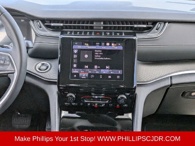 Used 2023 Jeep Grand Cherokee Laredo RWD image 16