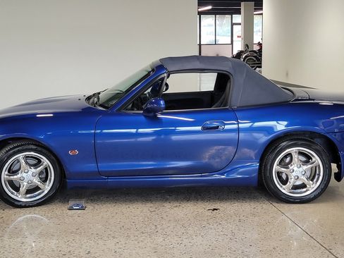 Used 1999 MAZDA MX-5 Miata RWD image 24