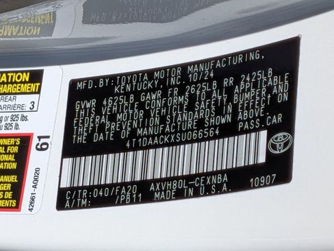 Used 2025 Toyota Camry LE image 31