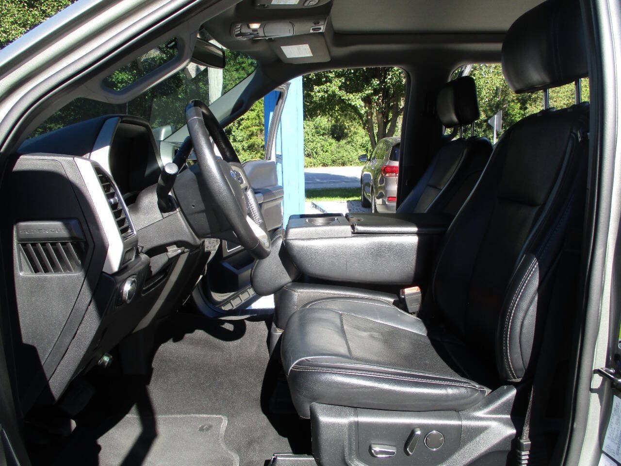 Used 2019 Ford F350 Lariat w/ Camper Package AWD/4WD image 29