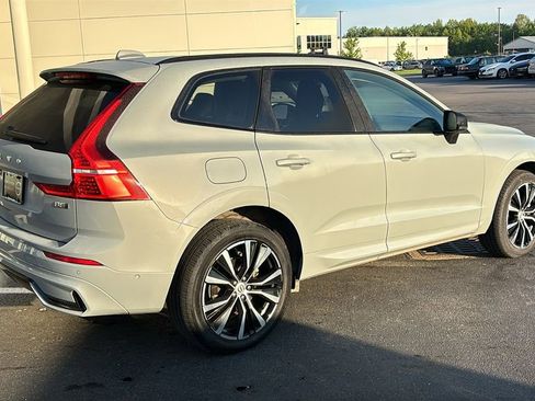 Certified 2024 Volvo XC60 B5 Plus AWD/4WD image 28
