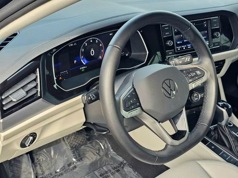 Used 2024 Volkswagen Jetta SE image 16