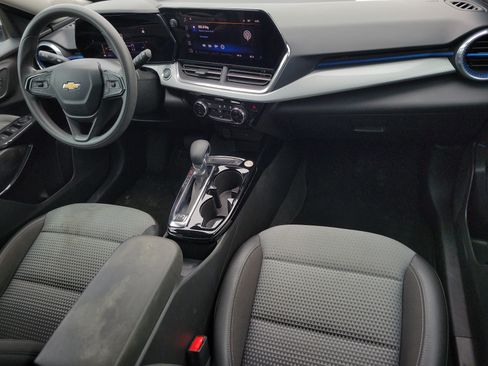 Used 2025 Chevrolet Trax LT FWD image 6